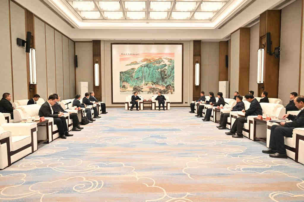 石家庄市委书记张超超与山东重工集团党委书记、董事长谭旭光会谈交流 - 第1张 - 提加商用车网 石家庄市委书记张超超与山东重工集团党委书记、董事长谭旭光会谈交流 - 第1张