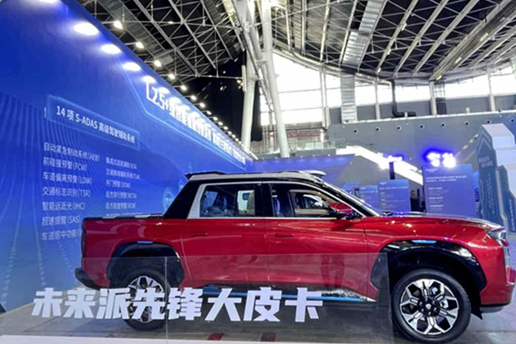 未来派先锋大皮卡先锋官F16亮相中国重汽2024年合作伙伴大会 - 第1张 - 提加商用车网 未来派先锋大皮卡先锋官F16亮相中国重汽2024年合作伙伴大会 - 第1张