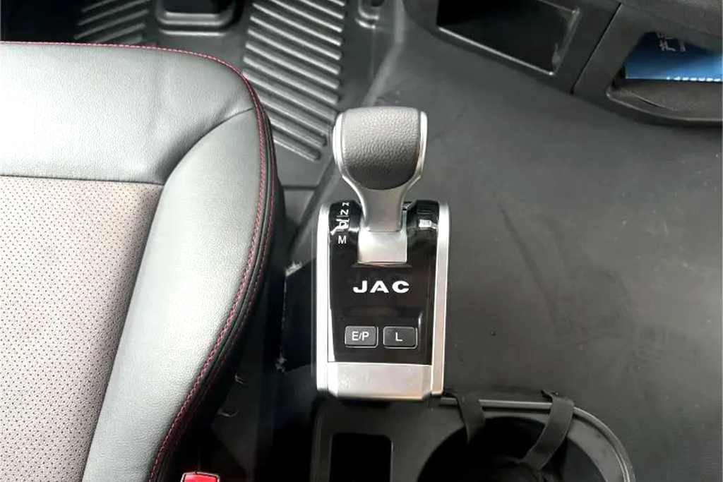 江淮星耀6×4天然气牵引车,为快递快运开源又节流 - 第4张 - 提加商用车网 江淮星耀6×4天然气牵引车,为快递快运开源又节流 - 第4张