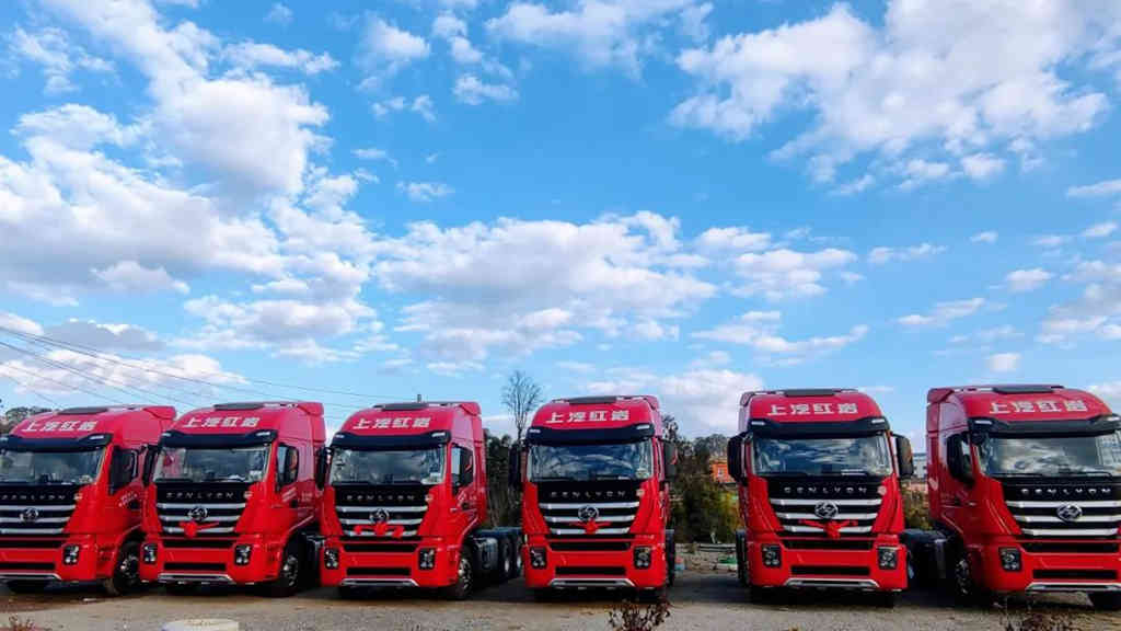 助力钢材运输降本增效，上汽红岩杰狮C6 PLUS牵引车批量交付云南用户 - 第1张