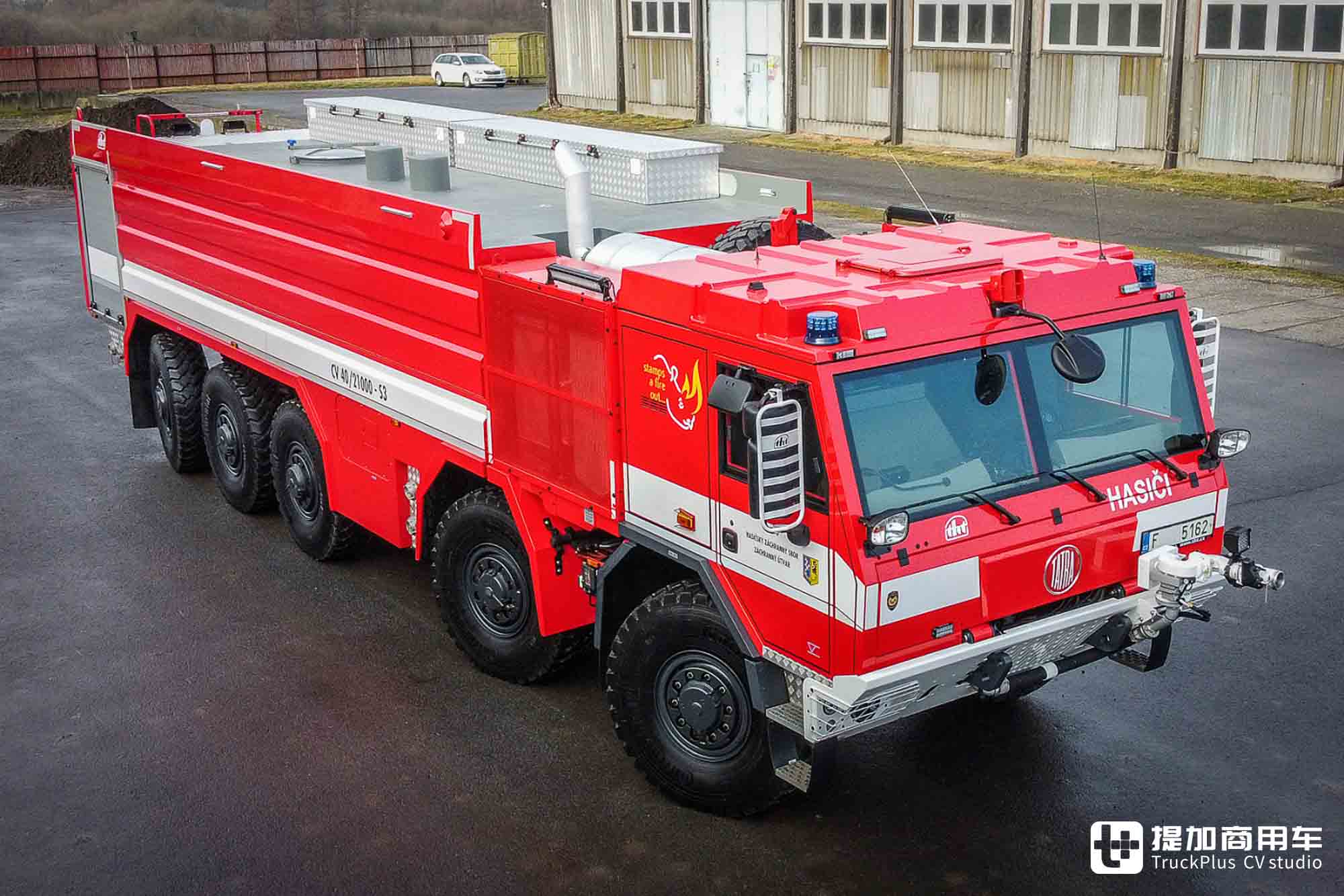 10x10全驱+后桥随动转向,越野能力强悍,太脱拉Force水罐消防车实拍 - 第1张 - 提加商用车网 10x10全驱+后桥随动转向,越野能力强悍,太脱拉Force水罐消防车实拍 - 第1张