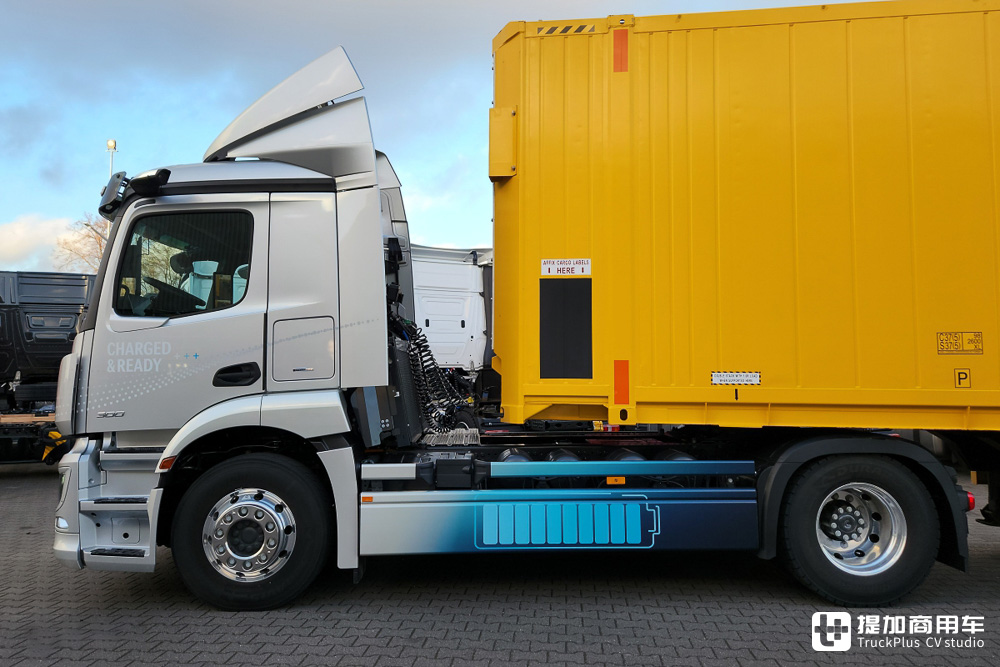 奔驰主打短途运输的电动牵引车,实力几何?实拍eActros 300 4x2牵引车告诉你 - 第4张 - 提加商用车网 奔驰主打短途运输的电动牵引车,实力几何?实拍eActros 300 4x2牵引车告诉你 - 第4张