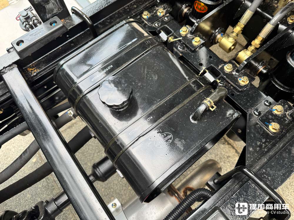 合规拉两吨的蓝牌小自卸,可载5人,还可下地库!飞碟缔途X3双排座自卸车实拍 - 第5张 - 提加商用车网 合规拉两吨的蓝牌小自卸,可载5人,还可下地库!飞碟缔途X3双排座自卸车实拍 - 第5张