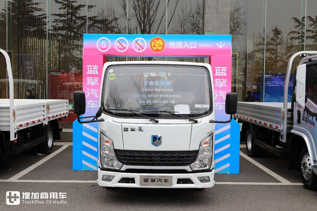 再带你看看燃油动力的车型,蓝擎汽车首届年会现场展车实拍(下) - 第5张 - 提加商用车网 再带你看看燃油动力的车型,蓝擎汽车首届年会现场展车实拍(下) - 第5张