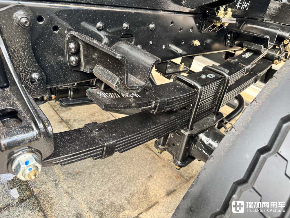 合规拉两吨的蓝牌小自卸,可载5人,还可下地库!飞碟缔途X3双排座自卸车实拍 - 第7张 - 提加商用车网 合规拉两吨的蓝牌小自卸,可载5人,还可下地库!飞碟缔途X3双排座自卸车实拍 - 第7张