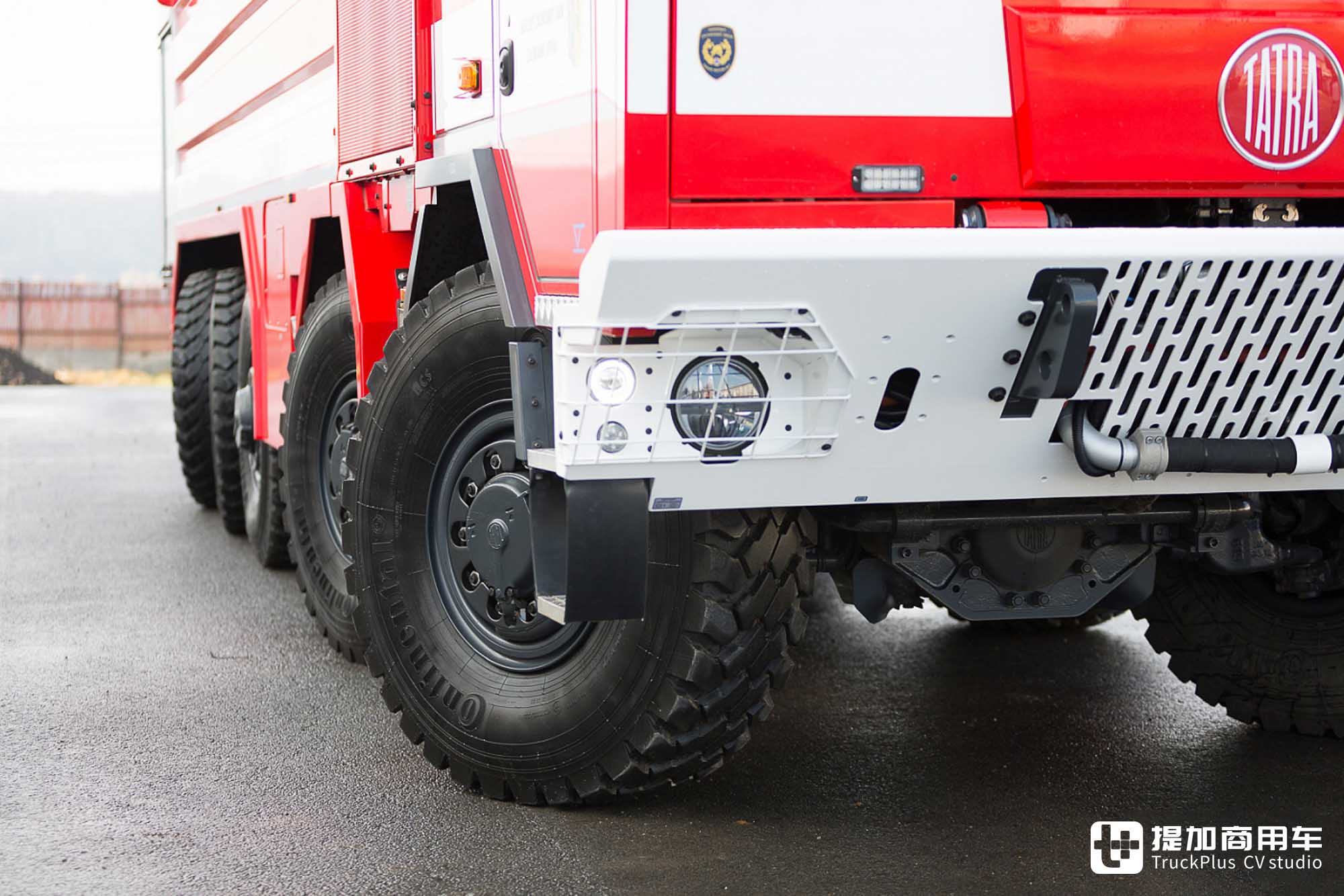 10x10全驱+后桥随动转向,越野能力强悍,太脱拉Force水罐消防车实拍 - 第7张 - 提加商用车网 10x10全驱+后桥随动转向,越野能力强悍,太脱拉Force水罐消防车实拍 - 第7张