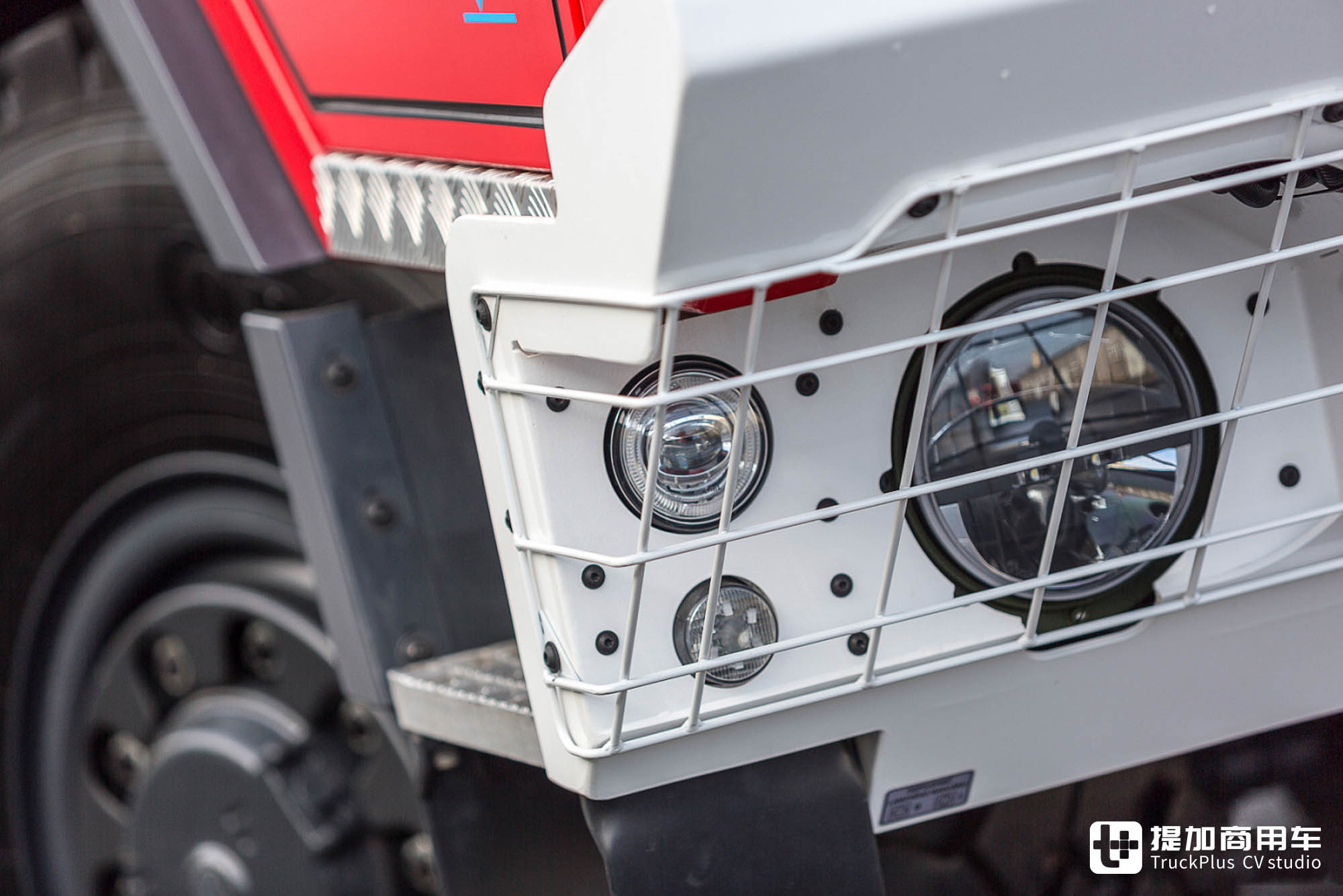 10x10全驱+后桥随动转向,越野能力强悍,太脱拉Force水罐消防车实拍 - 第8张 - 提加商用车网 10x10全驱+后桥随动转向,越野能力强悍,太脱拉Force水罐消防车实拍 - 第8张