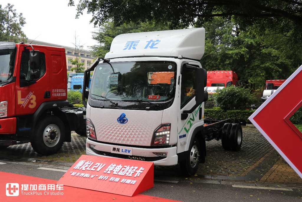根据用户需求改进升级,2024东风柳汽商务年会现场展车实拍,都有哪些明星车型亮相? - 第8张 - 提加商用车网 根据用户需求改进升级,2024东风柳汽商务年会现场展车实拍,都有哪些明星车型亮相? - 第8张