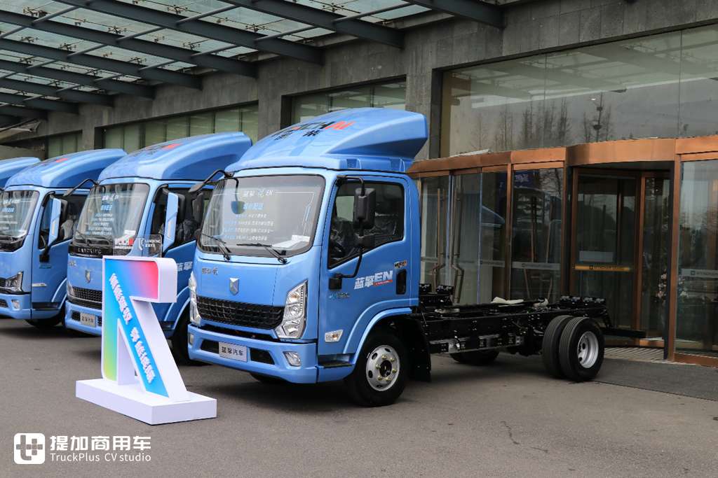 蓝擎汽车首届年会现场展车实拍,轻卡也配电子后视镜了?先带你看旗舰车型蓝擎·悦系列 - 第10张 - 提加商用车网 蓝擎汽车首届年会现场展车实拍,轻卡也配电子后视镜了?先带你看旗舰车型蓝擎·悦系列 - 第10张