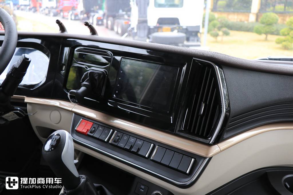 东风柳汽推出乘龙HK高端渣土车,外观靓丽性能强悍,细节做的也很到位! - 第10张 - 提加商用车网 东风柳汽推出乘龙HK高端渣土车,外观靓丽性能强悍,细节做的也很到位! - 第10张