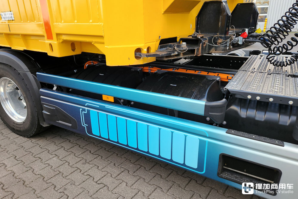 奔驰主打短途运输的电动牵引车,实力几何?实拍eActros 300 4x2牵引车告诉你 - 第12张 - 提加商用车网 奔驰主打短途运输的电动牵引车,实力几何?实拍eActros 300 4x2牵引车告诉你 - 第12张
