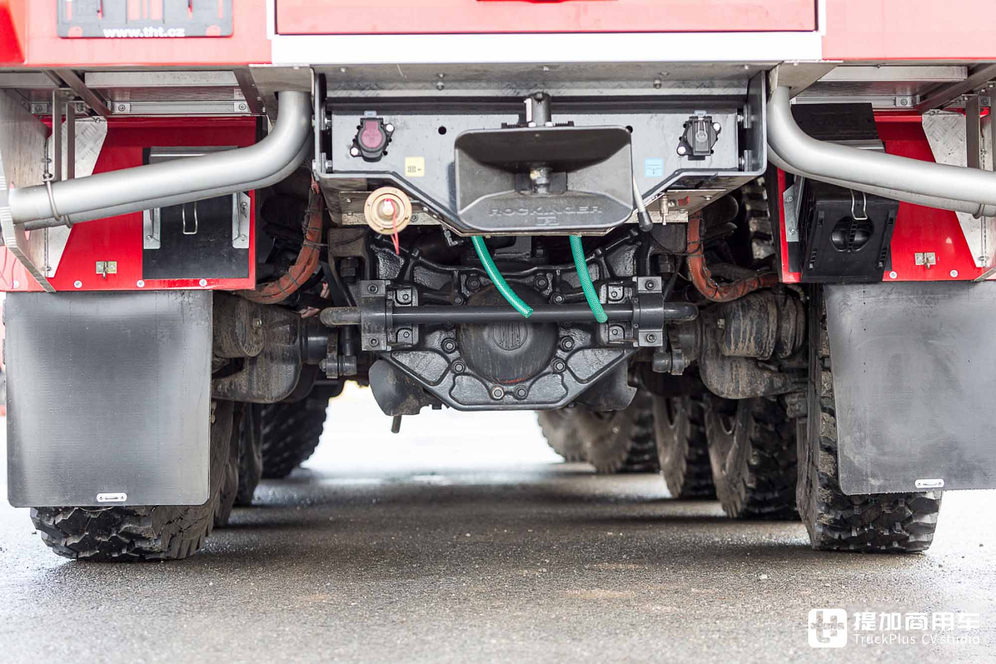 10x10全驱+后桥随动转向,越野能力强悍,太脱拉Force水罐消防车实拍 - 第14张 - 提加商用车网 10x10全驱+后桥随动转向,越野能力强悍,太脱拉Force水罐消防车实拍 - 第14张