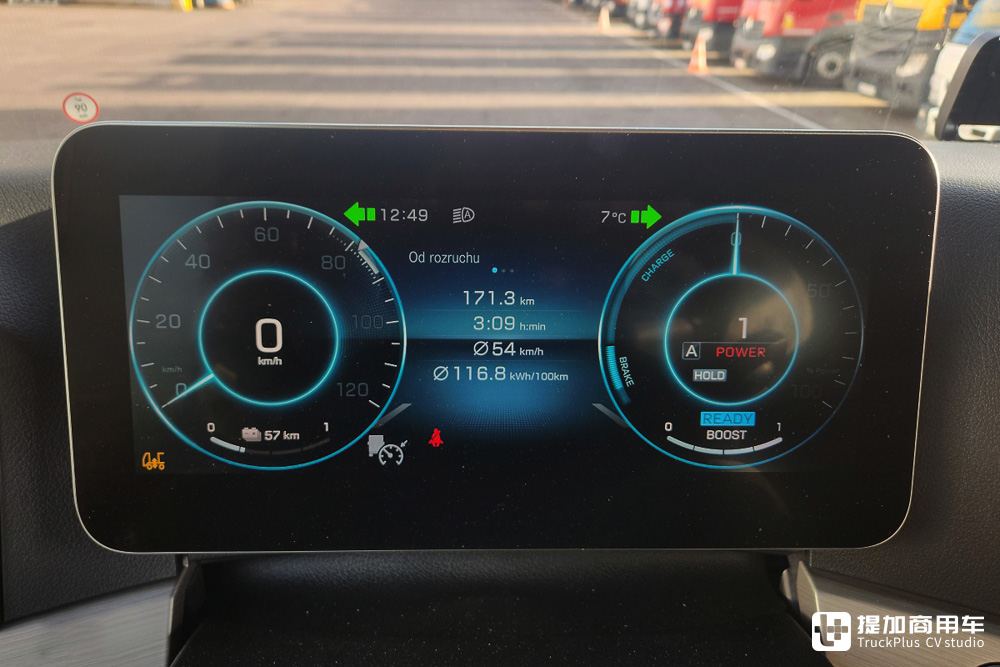 奔驰主打短途运输的电动牵引车,实力几何?实拍eActros 300 4x2牵引车告诉你 - 第16张 - 提加商用车网 奔驰主打短途运输的电动牵引车,实力几何?实拍eActros 300 4x2牵引车告诉你 - 第16张
