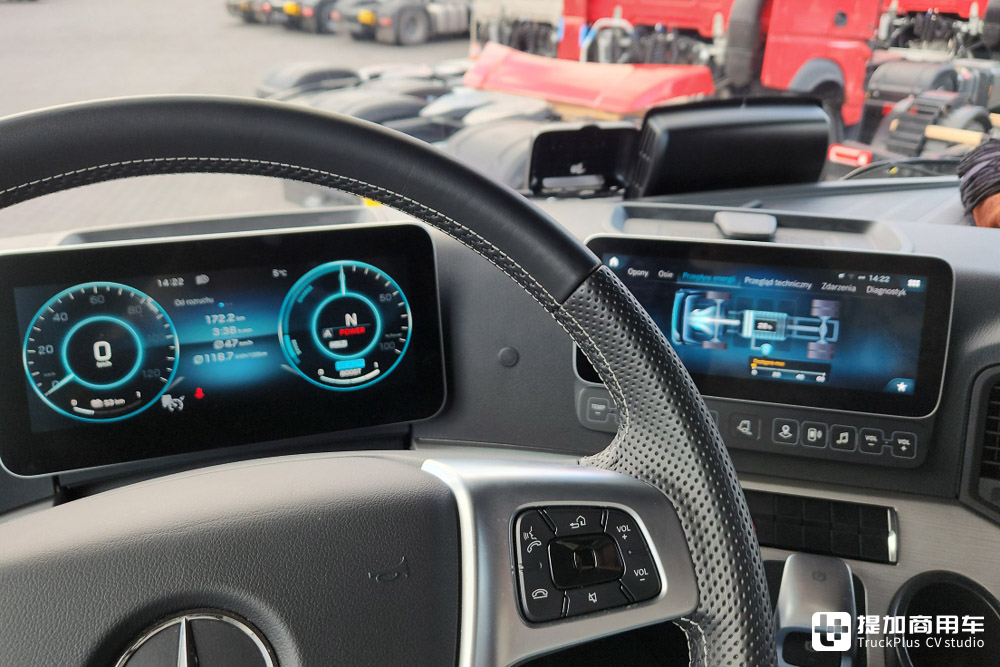 奔驰主打短途运输的电动牵引车,实力几何?实拍eActros 300 4x2牵引车告诉你 - 第18张 - 提加商用车网 奔驰主打短途运输的电动牵引车,实力几何?实拍eActros 300 4x2牵引车告诉你 - 第18张