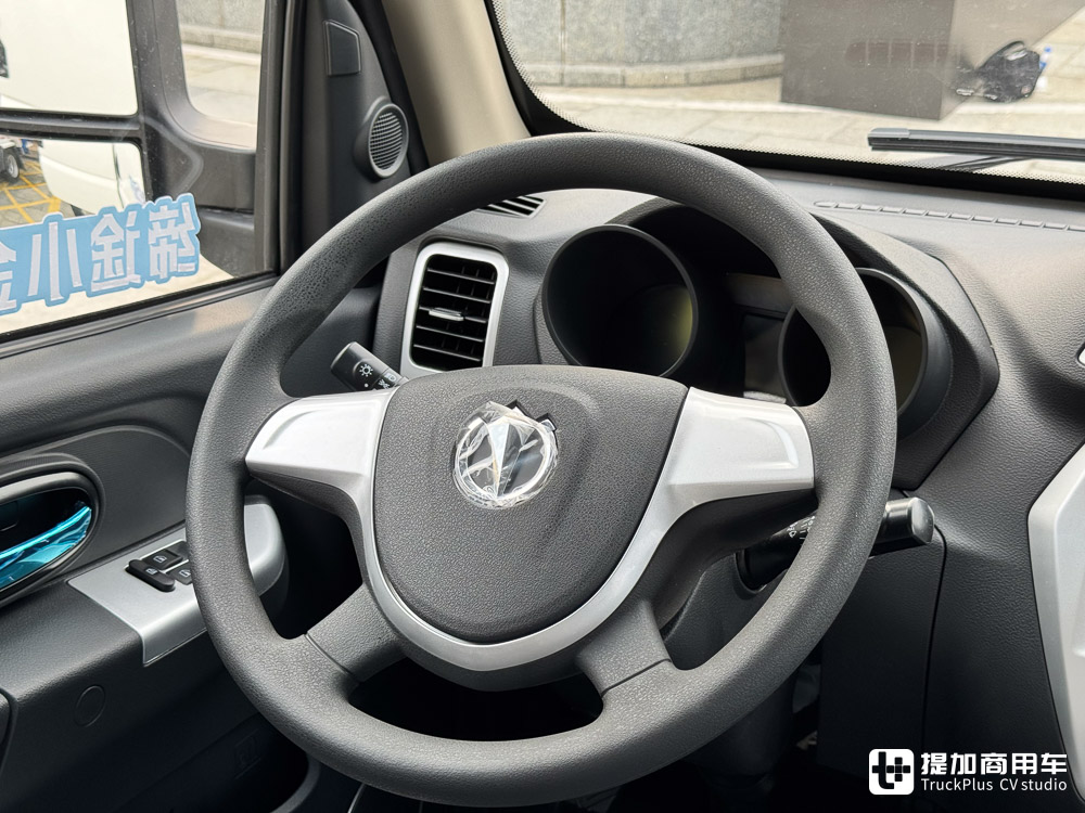 合规拉两吨的蓝牌小自卸,可载5人,还可下地库!飞碟缔途X3双排座自卸车实拍 - 第20张 - 提加商用车网 合规拉两吨的蓝牌小自卸,可载5人,还可下地库!飞碟缔途X3双排座自卸车实拍 - 第20张