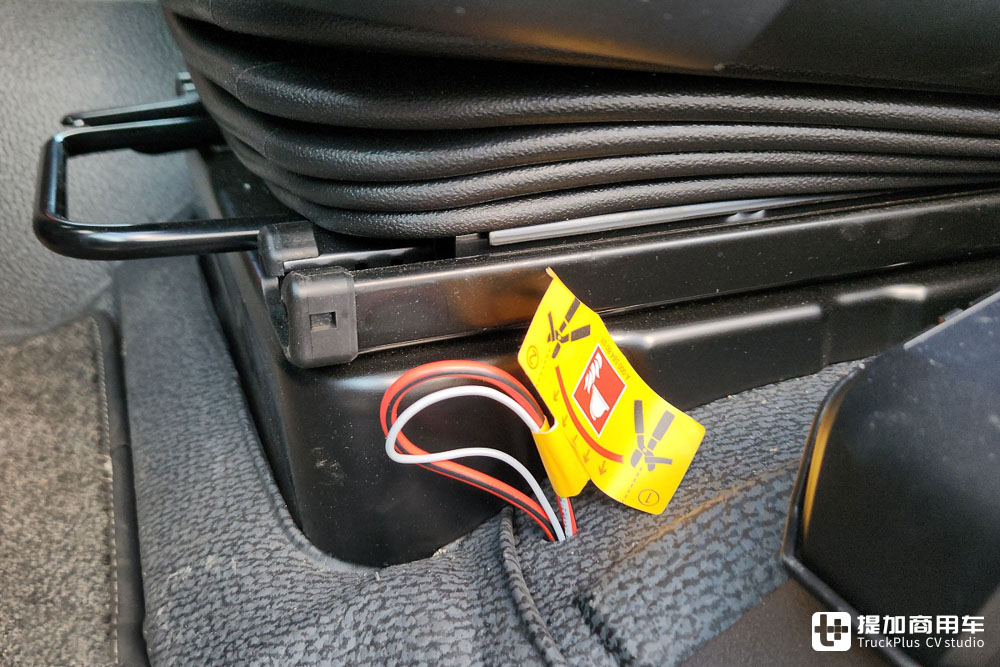 奔驰主打短途运输的电动牵引车,实力几何?实拍eActros 300 4x2牵引车告诉你 - 第21张 - 提加商用车网 奔驰主打短途运输的电动牵引车,实力几何?实拍eActros 300 4x2牵引车告诉你 - 第21张