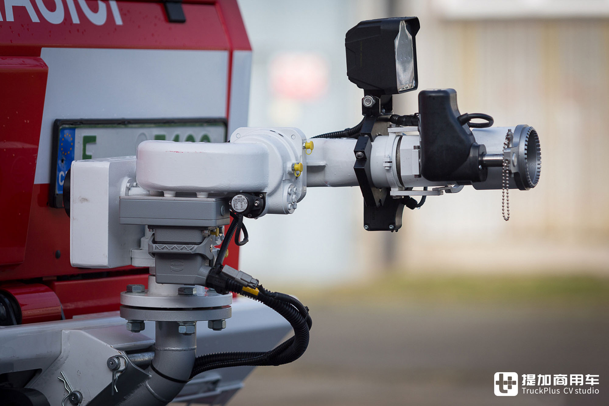 10x10全驱+后桥随动转向,越野能力强悍,太脱拉Force水罐消防车实拍 - 第22张 - 提加商用车网 10x10全驱+后桥随动转向,越野能力强悍,太脱拉Force水罐消防车实拍 - 第22张