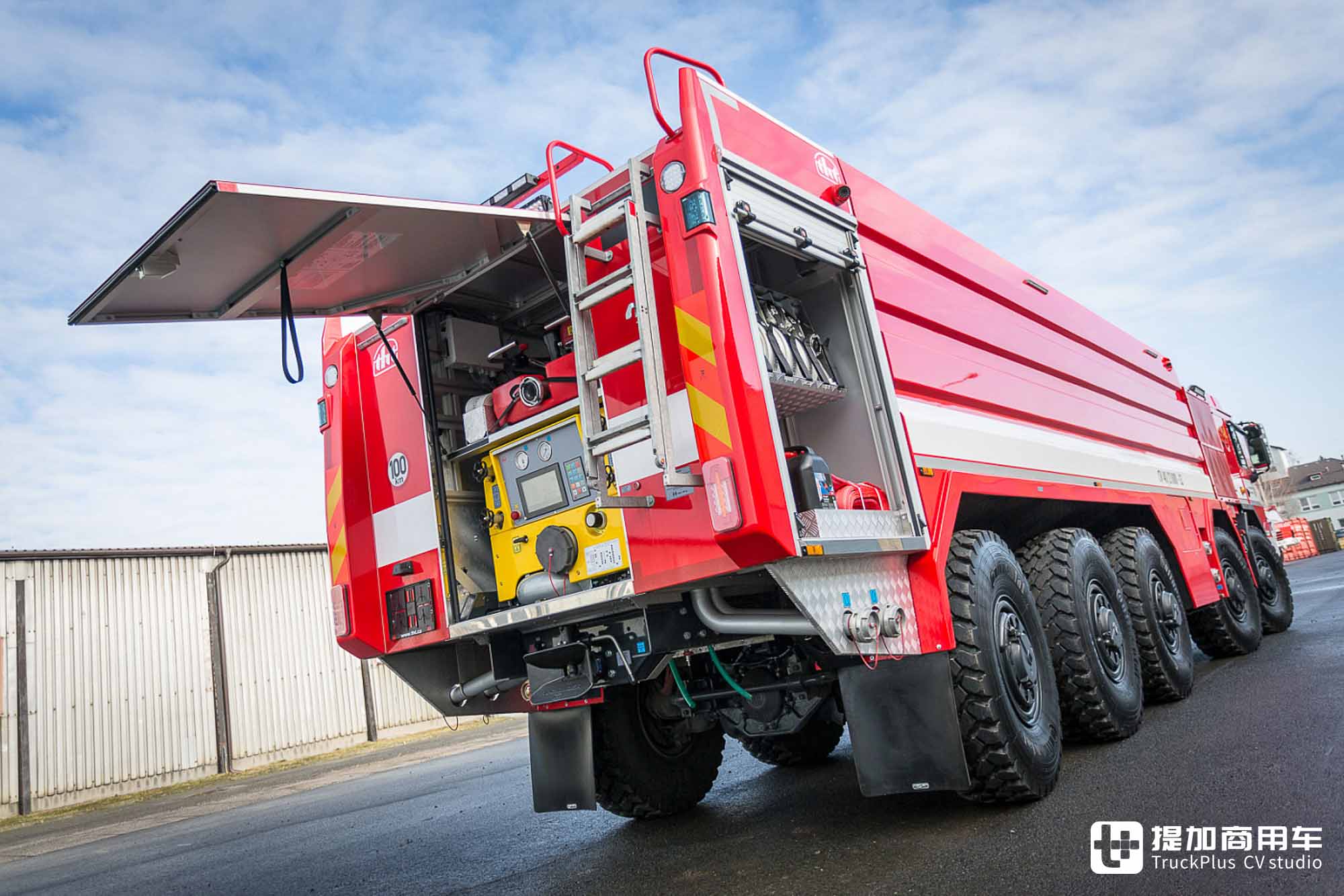 10x10全驱+后桥随动转向,越野能力强悍,太脱拉Force水罐消防车实拍 - 第23张 - 提加商用车网 10x10全驱+后桥随动转向,越野能力强悍,太脱拉Force水罐消防车实拍 - 第23张