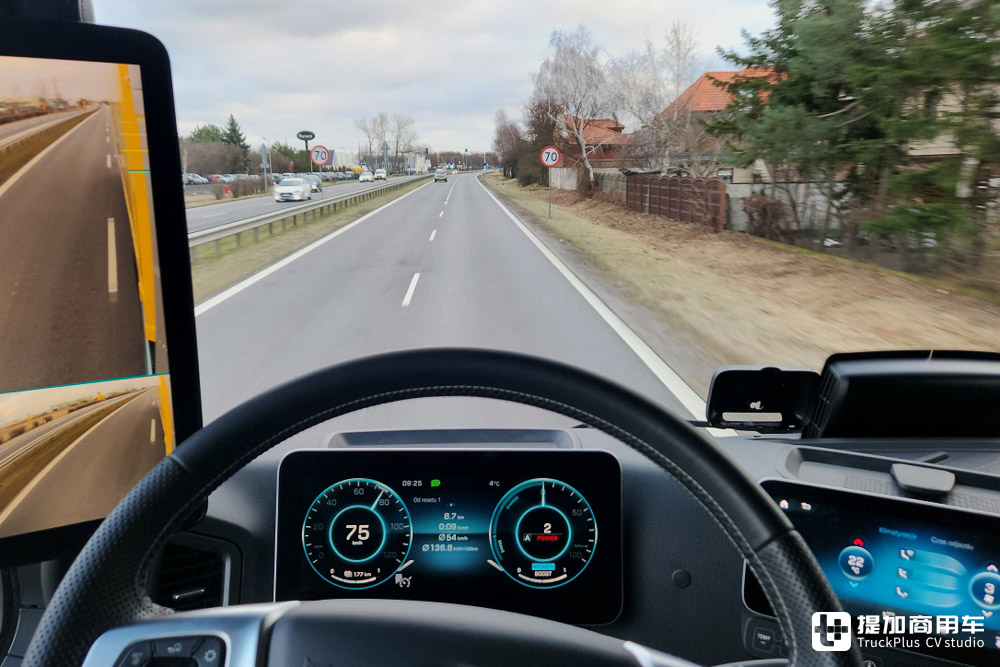奔驰主打短途运输的电动牵引车,实力几何?实拍eActros 300 4x2牵引车告诉你 - 第26张 - 提加商用车网 奔驰主打短途运输的电动牵引车,实力几何?实拍eActros 300 4x2牵引车告诉你 - 第26张