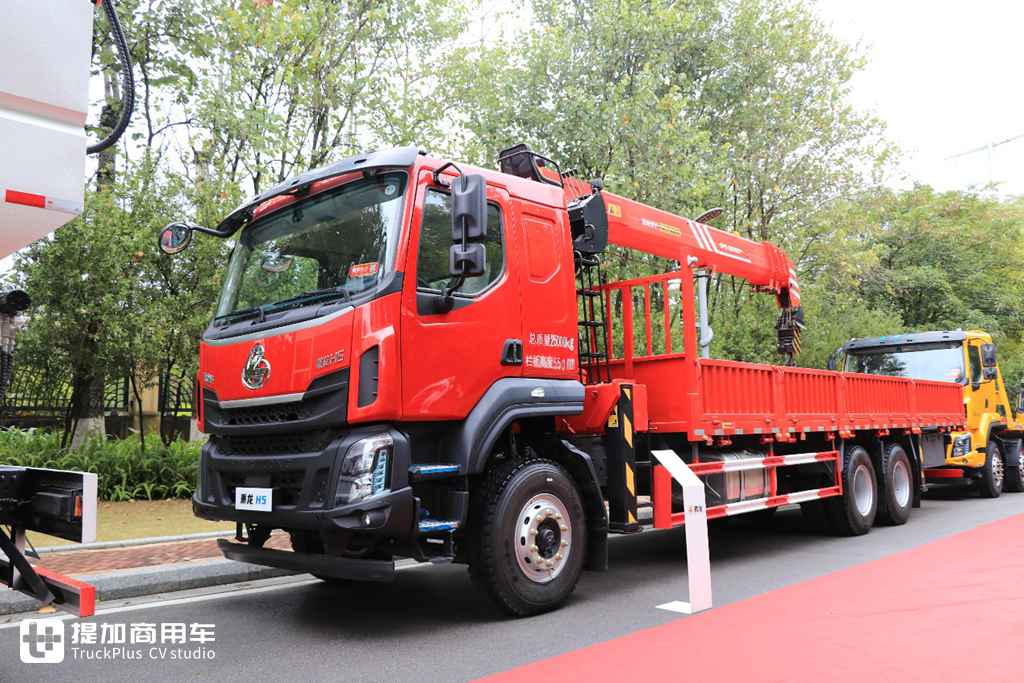 根据用户需求改进升级,2024东风柳汽商务年会现场展车实拍,都有哪些明星车型亮相? - 第35张 - 提加商用车网 根据用户需求改进升级,2024东风柳汽商务年会现场展车实拍,都有哪些明星车型亮相? - 第35张