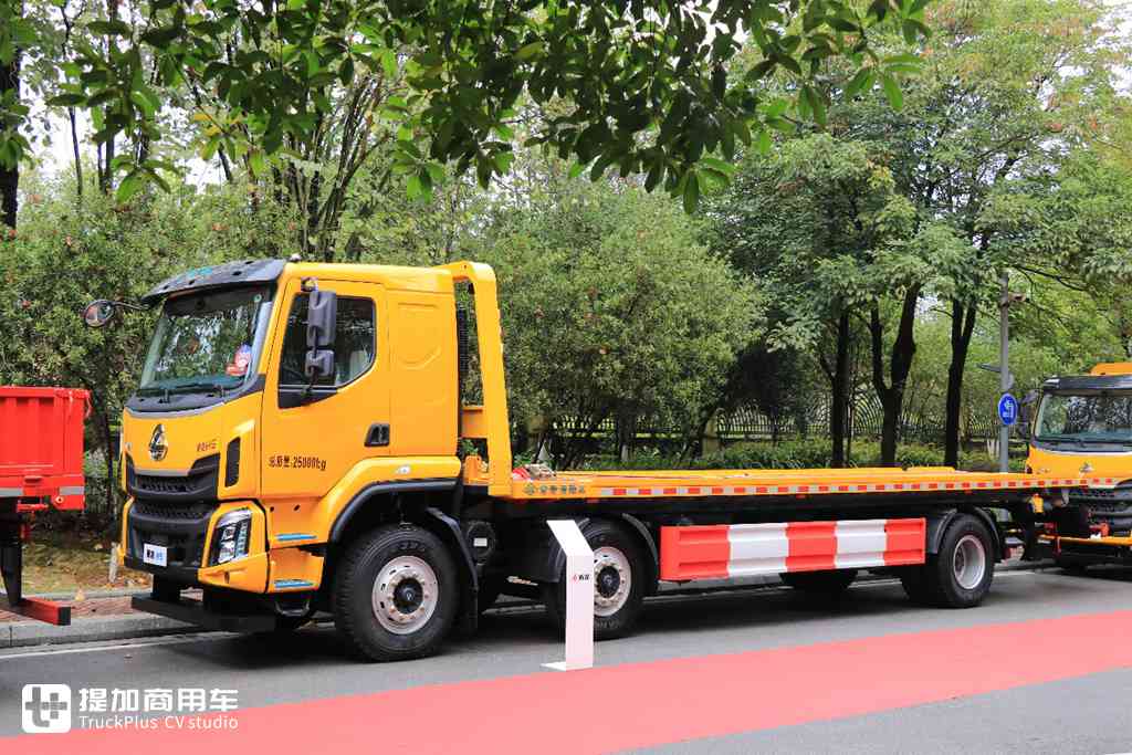 根据用户需求改进升级,2024东风柳汽商务年会现场展车实拍,都有哪些明星车型亮相? - 第36张 - 提加商用车网 根据用户需求改进升级,2024东风柳汽商务年会现场展车实拍,都有哪些明星车型亮相? - 第36张