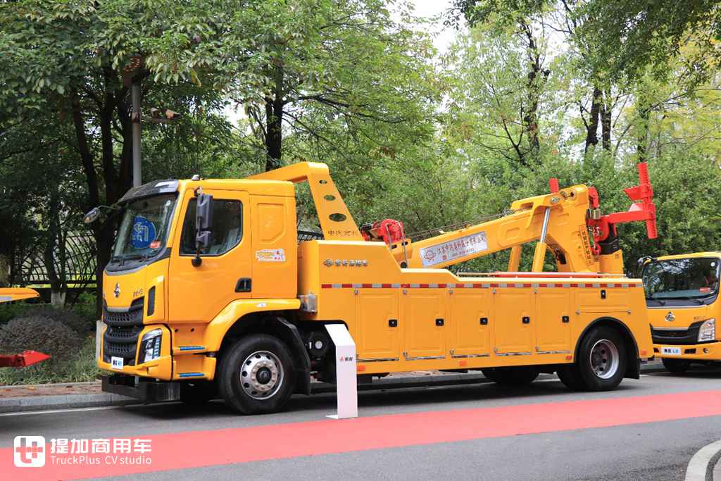 根据用户需求改进升级,2024东风柳汽商务年会现场展车实拍,都有哪些明星车型亮相? - 第37张 - 提加商用车网 根据用户需求改进升级,2024东风柳汽商务年会现场展车实拍,都有哪些明星车型亮相? - 第37张