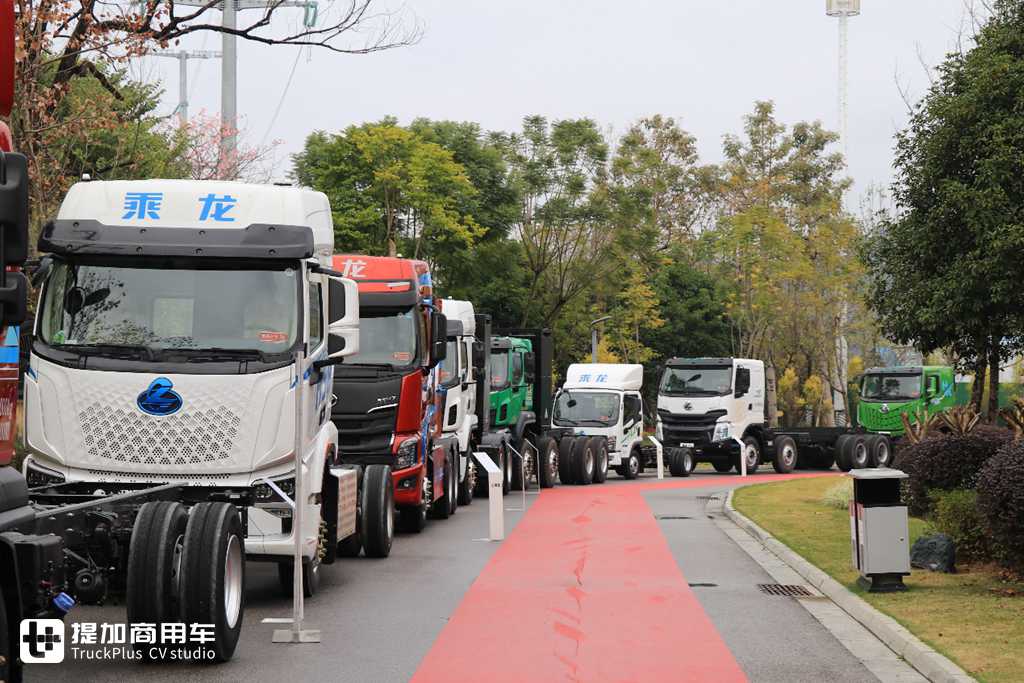 根据用户需求改进升级,2024东风柳汽商务年会现场展车实拍,都有哪些明星车型亮相? - 第42张 - 提加商用车网 根据用户需求改进升级,2024东风柳汽商务年会现场展车实拍,都有哪些明星车型亮相? - 第42张