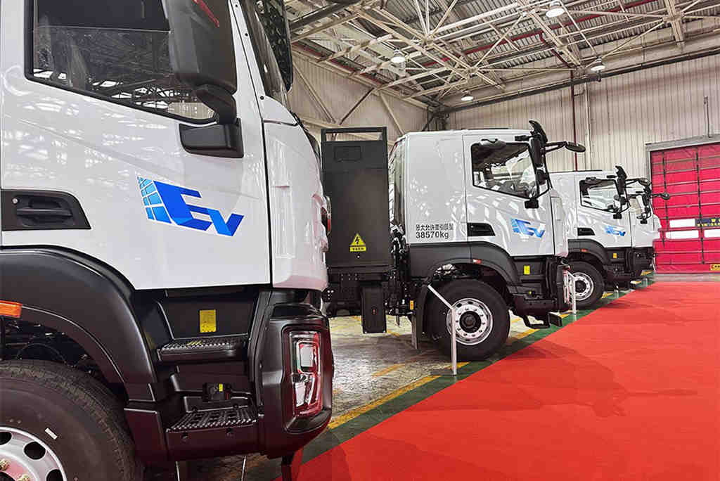 绿色港牵,智慧领航,上汽红岩新能源偏置头牵引车成功下线 - 第5张 - 提加商用车网 绿色港牵,智慧领航,上汽红岩新能源偏置头牵引车成功下线 - 第5张