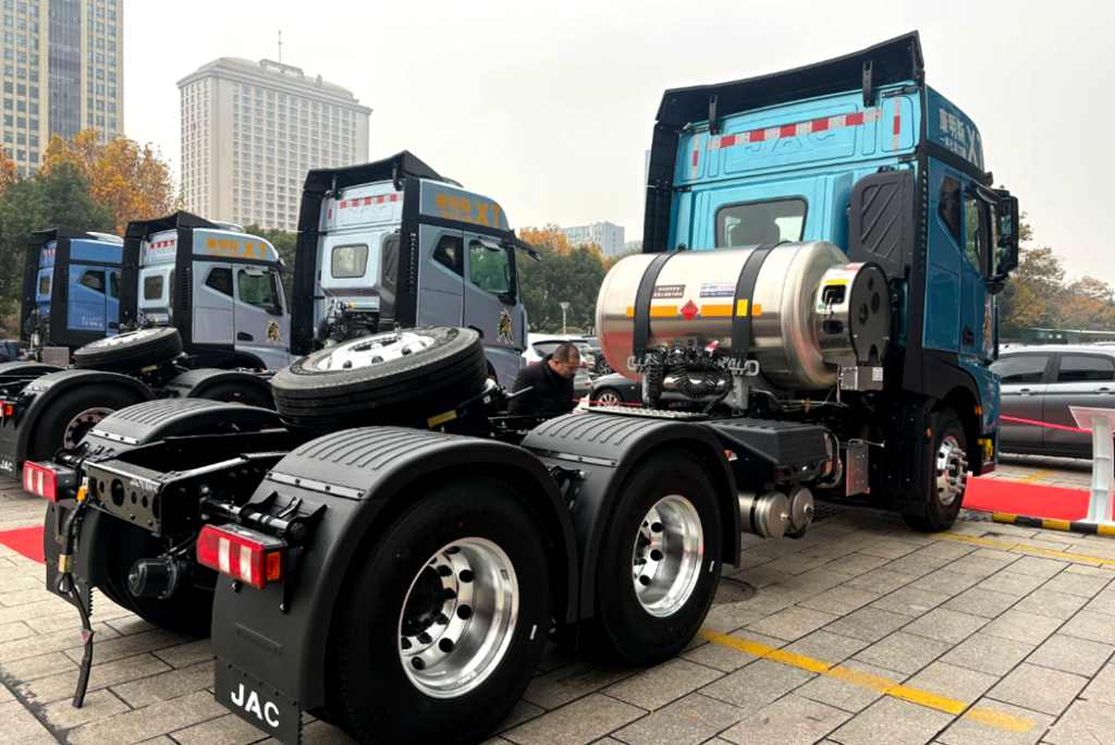 江淮星耀6×4天然气牵引车,为快递快运开源又节流 - 第3张 - 提加商用车网 江淮星耀6×4天然气牵引车,为快递快运开源又节流 - 第3张