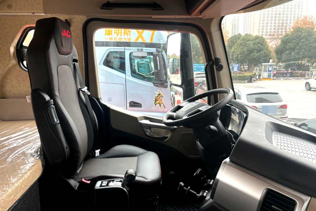 江淮星耀6×4天然气牵引车,为快递快运开源又节流 - 第5张 - 提加商用车网 江淮星耀6×4天然气牵引车,为快递快运开源又节流 - 第5张