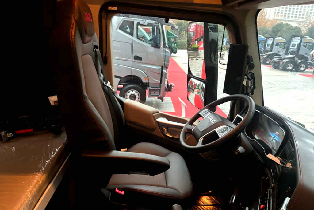 680马力江淮跨越K7!干线运输的“马中赤兔” - 第5张 - 提加商用车网 680马力江淮跨越K7!干线运输的“马中赤兔” - 第5张