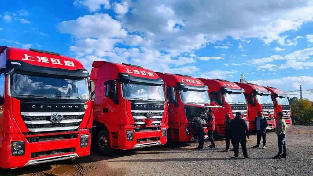 助力钢材运输降本增效，上汽红岩杰狮C6 PLUS牵引车批量交付云南用户 - 第3张