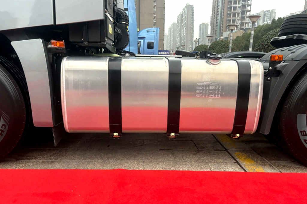 680马力江淮跨越K7!干线运输的“马中赤兔” - 第3张 - 提加商用车网 680马力江淮跨越K7!干线运输的“马中赤兔” - 第3张