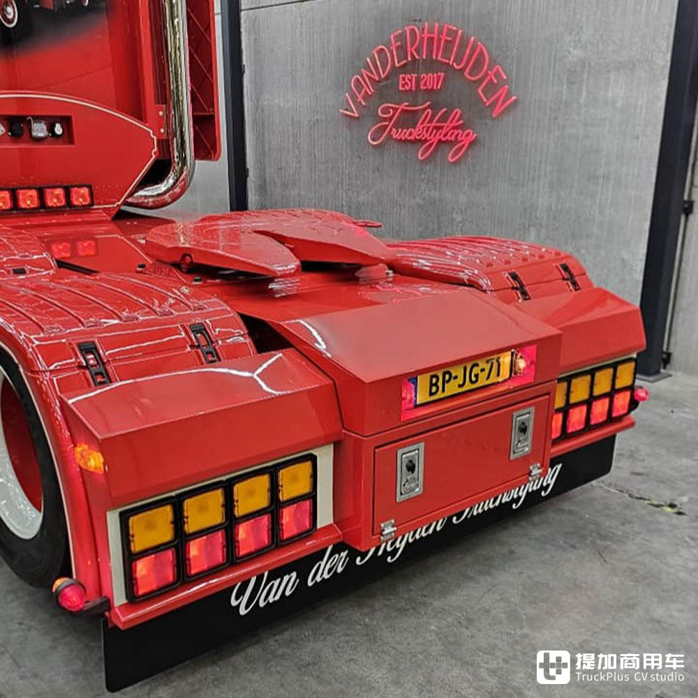 爆改4系长头卡车,还带Longline超长驾驶室,这台斯堪尼亚T 144 G不一般 - 第11张 - 提加商用车网 爆改4系长头卡车,还带Longline超长驾驶室,这台斯堪尼亚T 144 G不一般 - 第11张
