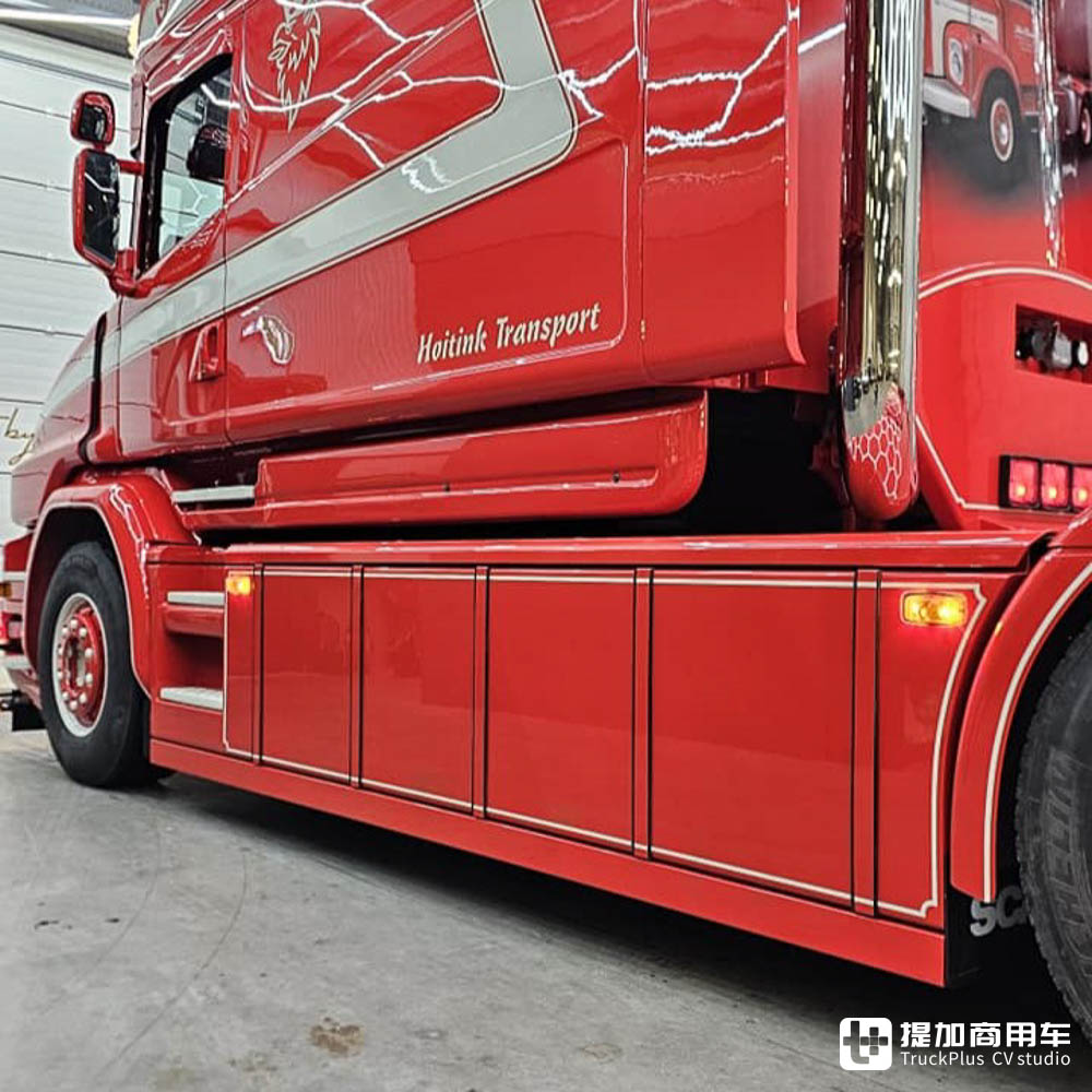 爆改4系长头卡车,还带Longline超长驾驶室,这台斯堪尼亚T 144 G不一般 - 第12张 - 提加商用车网 爆改4系长头卡车,还带Longline超长驾驶室,这台斯堪尼亚T 144 G不一般 - 第12张