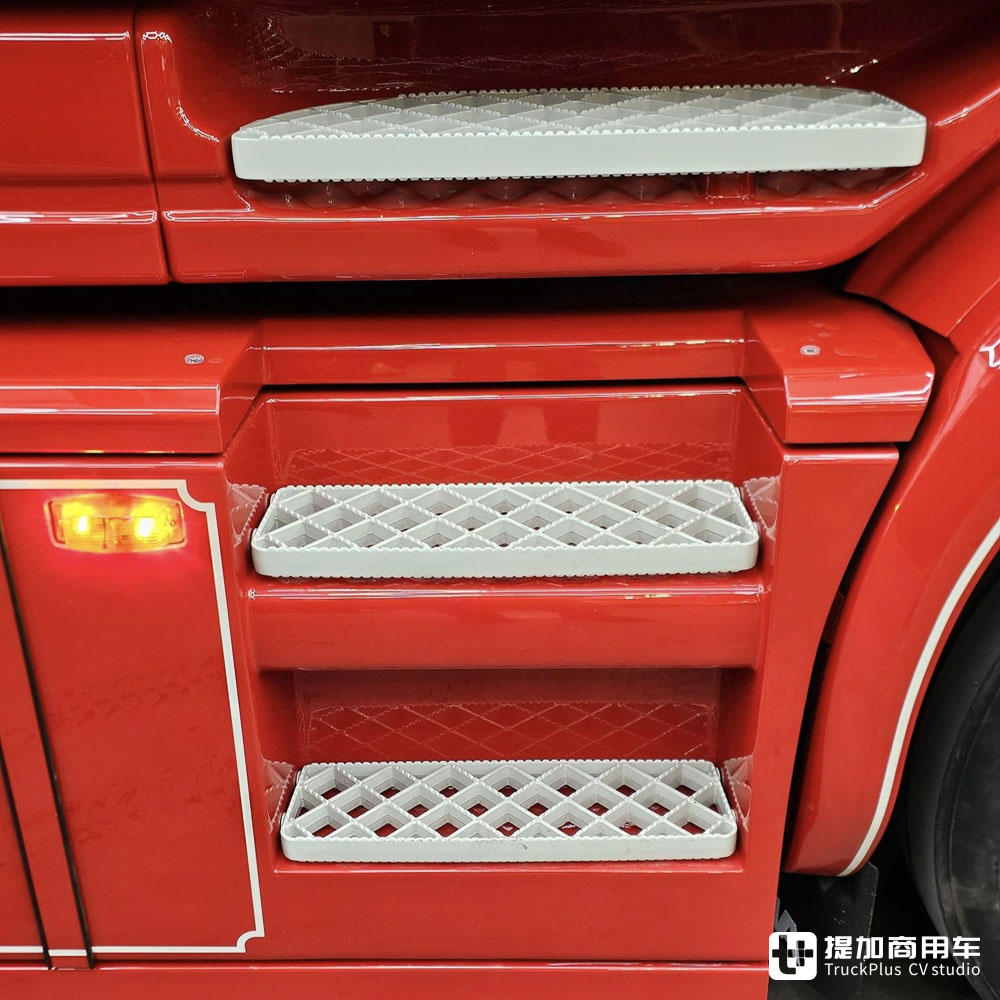 爆改4系长头卡车,还带Longline超长驾驶室,这台斯堪尼亚T 144 G不一般 - 第13张 - 提加商用车网 爆改4系长头卡车,还带Longline超长驾驶室,这台斯堪尼亚T 144 G不一般 - 第13张