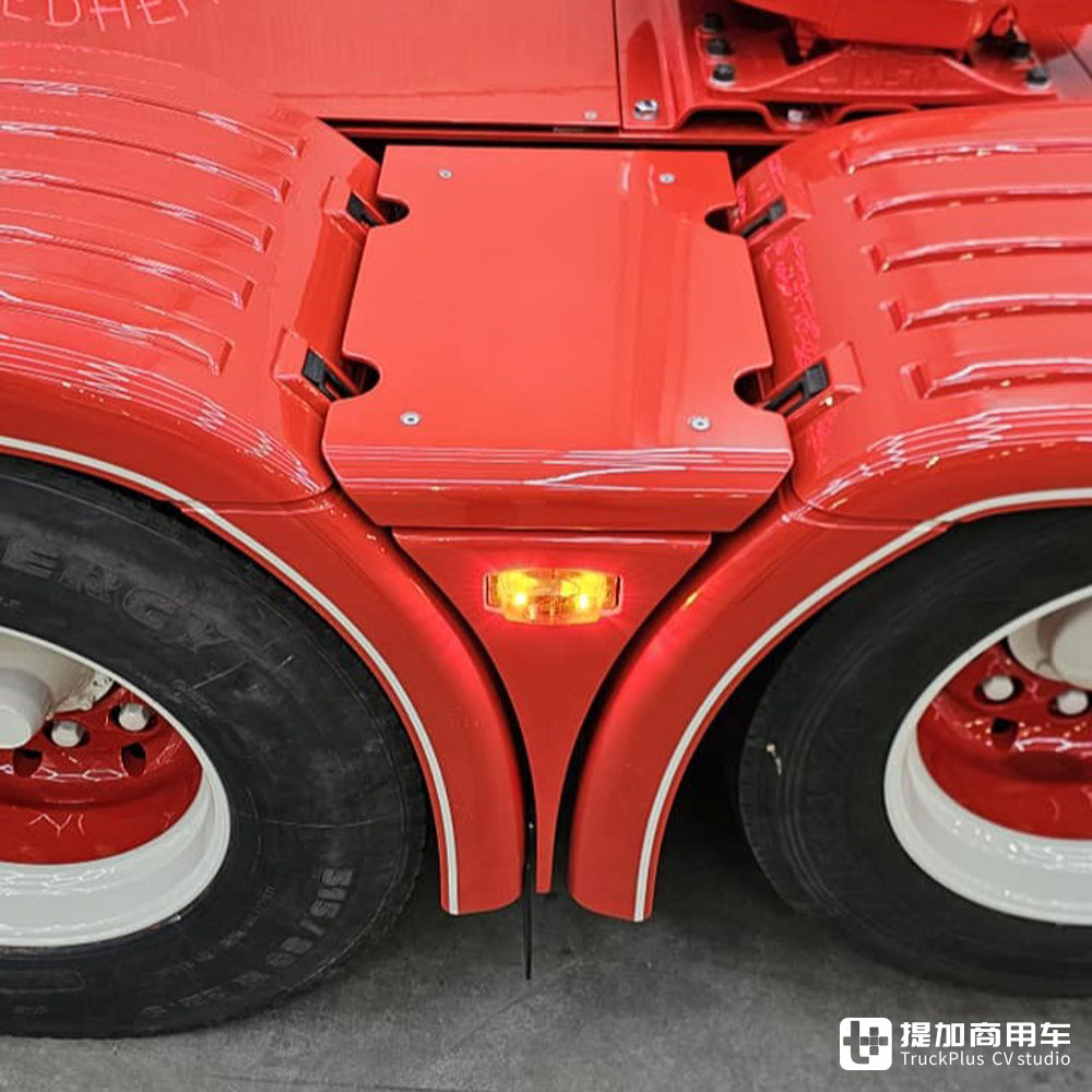 爆改4系长头卡车,还带Longline超长驾驶室,这台斯堪尼亚T 144 G不一般 - 第15张 - 提加商用车网 爆改4系长头卡车,还带Longline超长驾驶室,这台斯堪尼亚T 144 G不一般 - 第15张