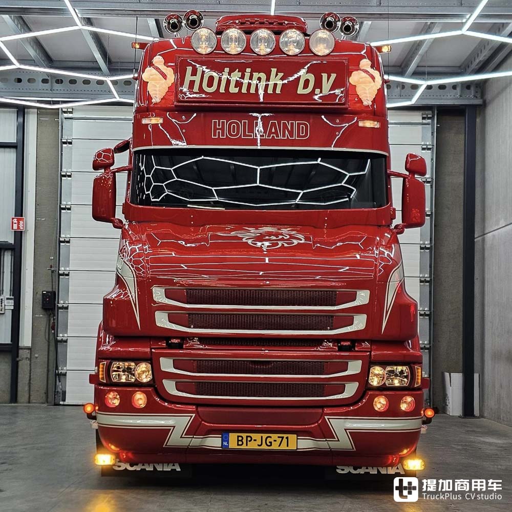 爆改4系长头卡车,还带Longline超长驾驶室,这台斯堪尼亚T 144 G不一般 - 第3张 - 提加商用车网 爆改4系长头卡车,还带Longline超长驾驶室,这台斯堪尼亚T 144 G不一般 - 第3张