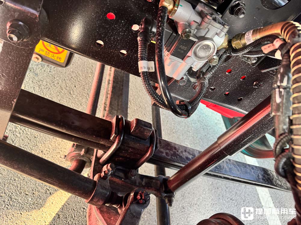 高可靠性+高性价比,全车针对性加强,北京重卡追梦砂石料牵引车实拍 - 第9张 - 提加商用车网 高可靠性+高性价比,全车针对性加强,北京重卡追梦砂石料牵引车实拍 - 第9张