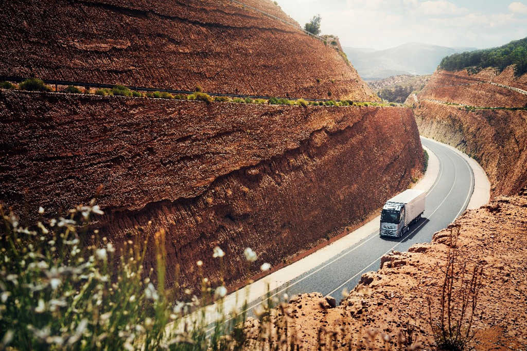 沃尔沃卡车总部发布升级版重卡 创新科技助力运输高效安全 - 第2张 - 提加商用车网 沃尔沃卡车总部发布升级版重卡 创新科技助力运输高效安全 - 第2张