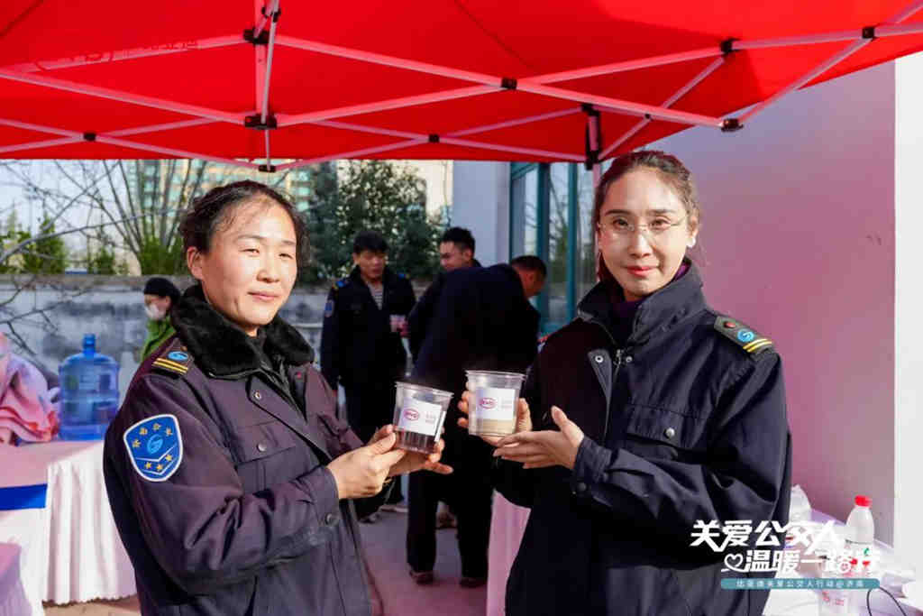 恰逢冬时,暖心护航:比亚迪温情致敬“城市摆渡者” - 第9张 - 提加商用车网 恰逢冬时,暖心护航:比亚迪温情致敬“城市摆渡者” - 第9张