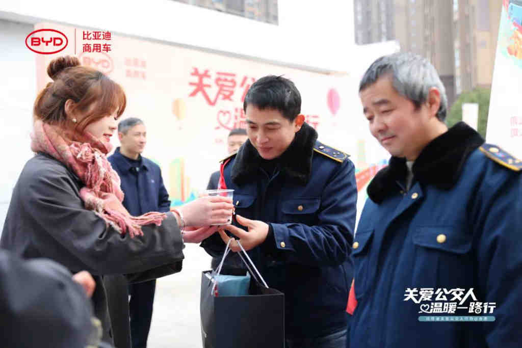 恰逢冬时,暖心护航:比亚迪温情致敬“城市摆渡者” - 第7张 - 提加商用车网 恰逢冬时,暖心护航:比亚迪温情致敬“城市摆渡者” - 第7张