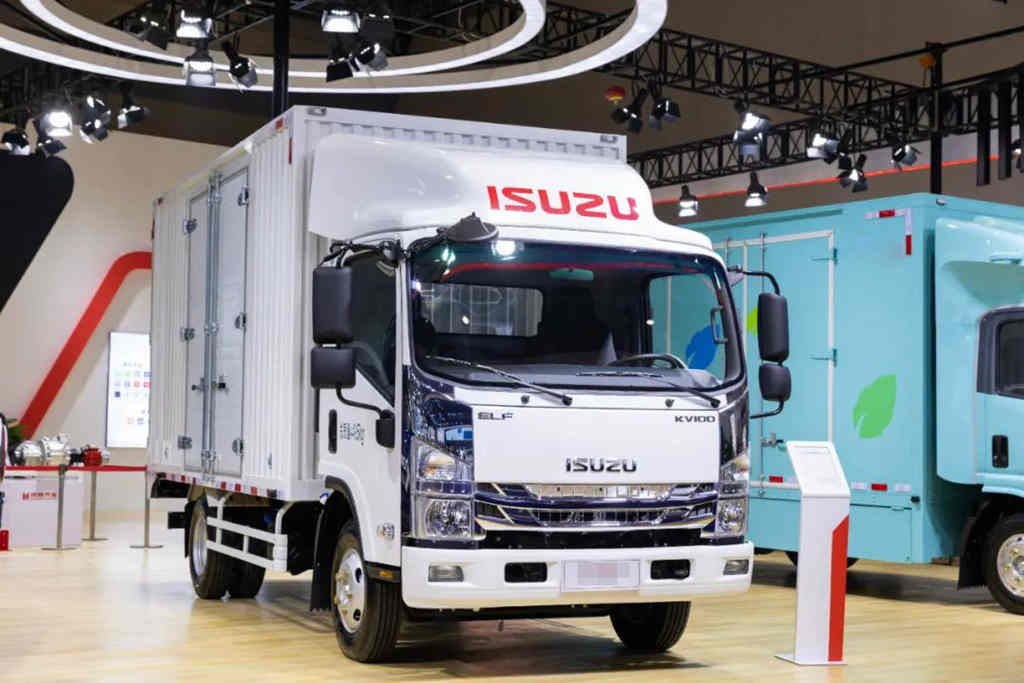 春节长假全国投递快递量爆发式增长，庆铃“ELF王牌轻旅”日夜兼程，不负重托