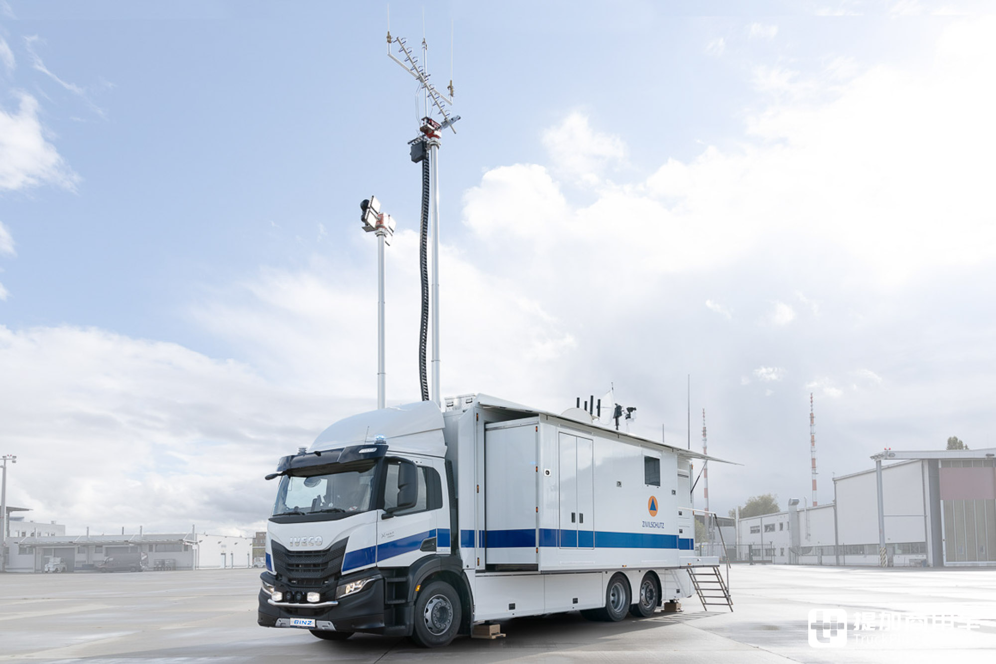 依维柯X-Way底盘打造,应急管理中枢,带你看Binz改装的大型指挥车