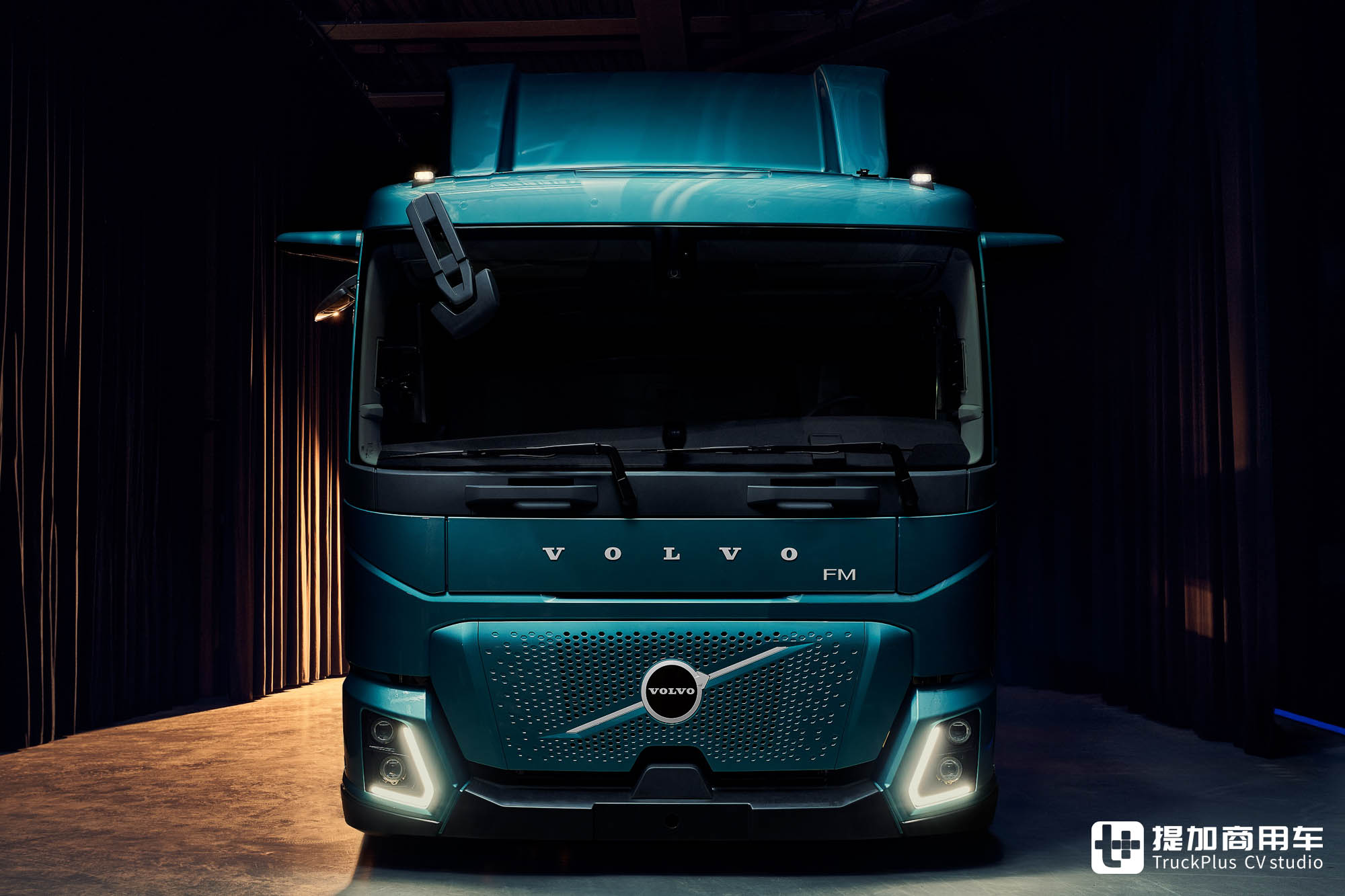 基于FM重卡而来，专攻城市领域，沃尔沃推出FM低入口纯电动卡车