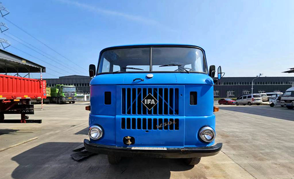 带你看一台在国内保存完好的依发w50卡车