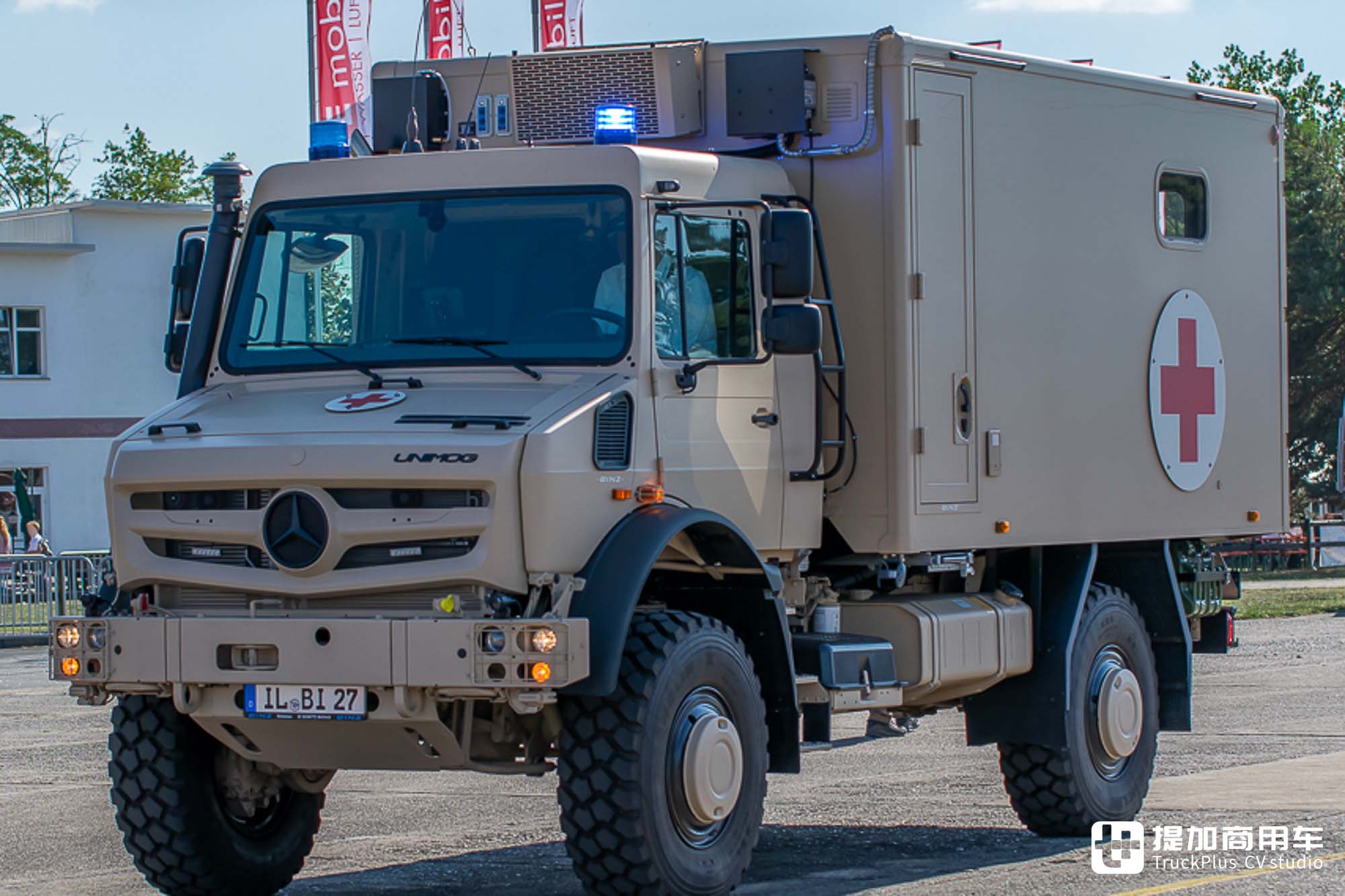 全车配置天花板,安普联合BINZ打造,乌尼莫克U5023战地救护车实拍 - 第4张 - 提加商用车网 全车配置天花板,安普联合BINZ打造,乌尼莫克U5023战地救护车实拍 - 第4张