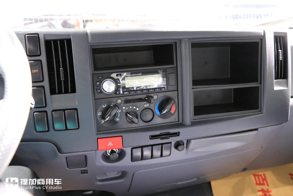 如何选购一辆靠谱的冷藏车,庆铃KV100都市冰峰冷藏车实拍评测 - 第6张 - 提加商用车网 如何选购一辆靠谱的冷藏车,庆铃KV100都市冰峰冷藏车实拍评测 - 第6张