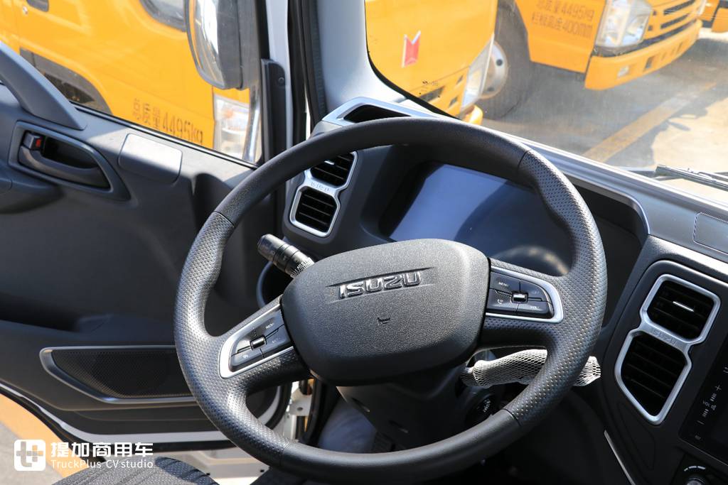 庆铃轻卡最高端产品，五十铃技术加持，庆铃M100高端轻卡实拍 - 第8张