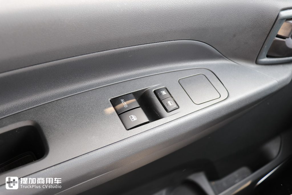 庆铃轻卡最高端产品，五十铃技术加持，庆铃M100高端轻卡实拍 - 第9张